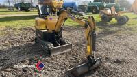 Carter CT08 micro digger, 2 x spare buckets and 2 keys, good working order