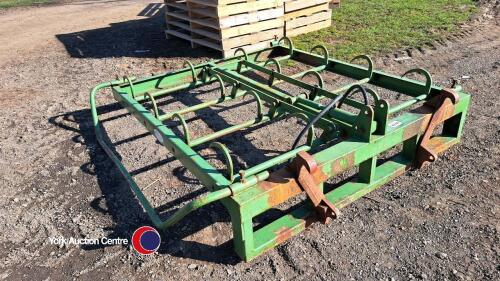 Flat 8 bale grab, on Euro 8