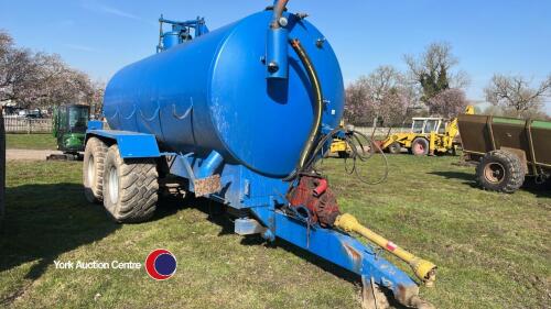 Hi spec 3000 gallon twin axle slurry tanker, steering back axle re sprayed 2 years ago