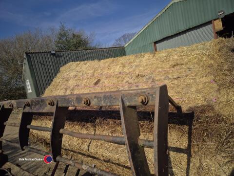 25 x hay bales suitable for bedding. Collection from HG3 2LT