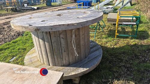 Heavy wood cable drum
