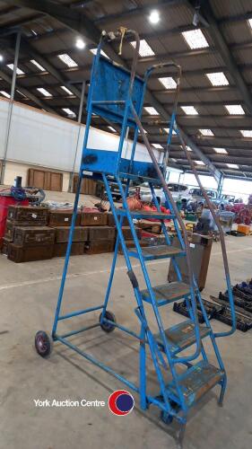 Set of workshop steps