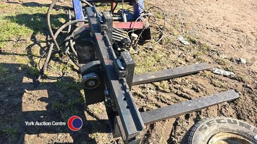 Forklift backplate and tines