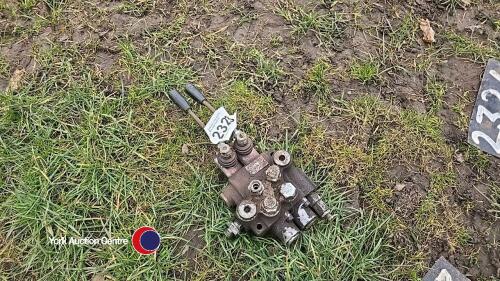 3 levered spool valve