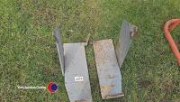 Pair of Ferguson footrests T20/MF35 - 3