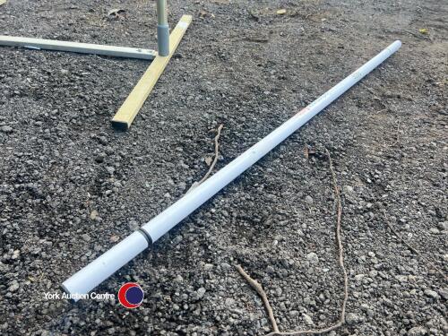 Breakaway spread jump pole