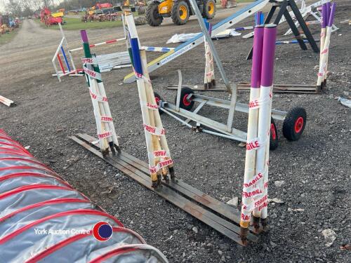 Full set of V channel weaves with poles