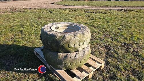 2 x wheel centres and tyres off Manitou MLT 75