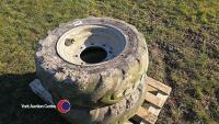 2 x wheel centres and tyres off Manitou MLT 75 - 2