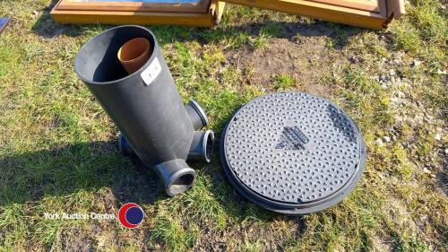 Drainage chamber and cover