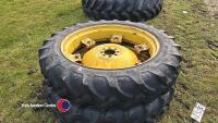 Pair 9.5R32 row crop wheels