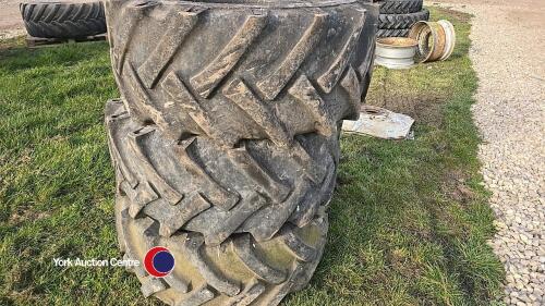 3 x 405/70 R20 tyres