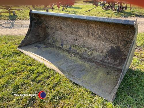 Tractor bucket