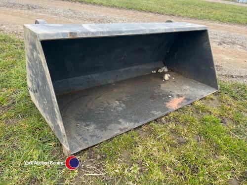 Tractor bucket on euro brackets