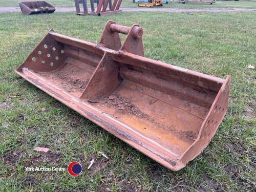 JCB 3CX bucket