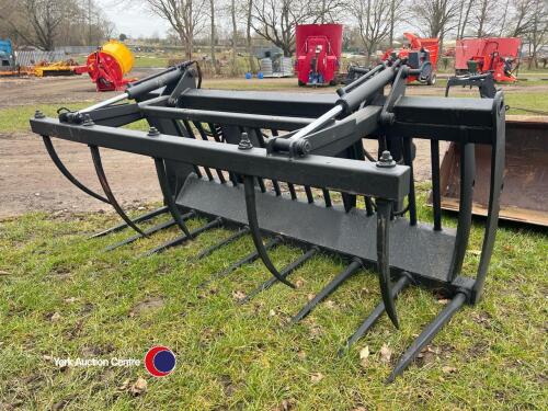 Muck grab, 7ft 6in on Claas brackets or will put back to Sanderson brackets