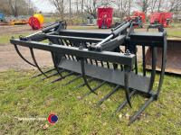 Muck grab, 7ft 6in on Claas brackets or will put back to Sanderson brackets
