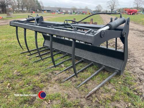 7ft 6in muck grab, pin and cone brackets