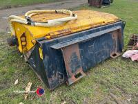 Bobcat 5ft bucket brush, vgc - 3