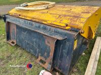 Bobcat 5ft bucket brush, vgc - 4