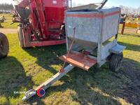 Sheep snacker with 2 separate compartments