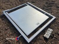 Sheep handling gate in frame - 2