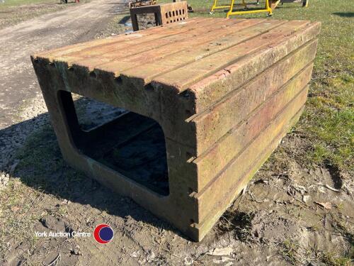 Heavy duty cast iron slotted engineers bench