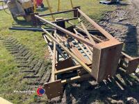 Lifting gantry - 2