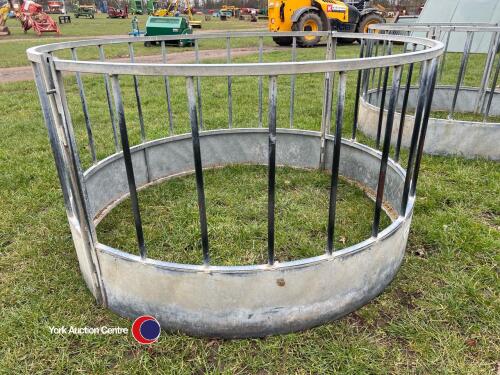 Sheep ring feeder
