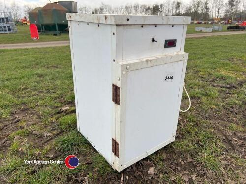 Egg incubator