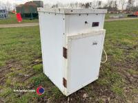 Egg incubator