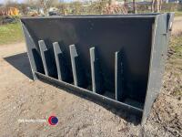 Double sided pig feeder hopper