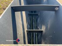 Double sided pig feeder hopper - 4