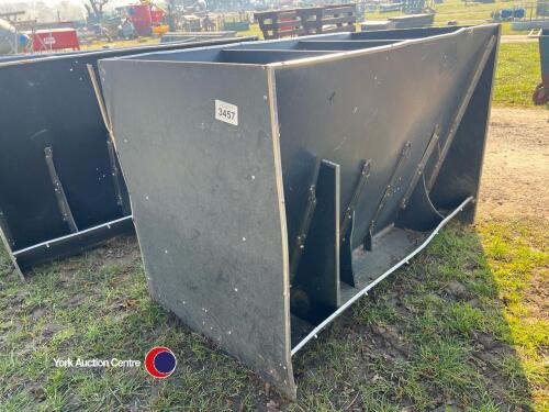 Double sided pig feeder hopper