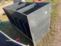 Double sided pig feeder hopper