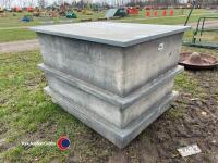 Plastic corn bin, 4ft x 3ft, with lid