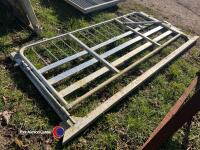Pin sheep hurdle gate