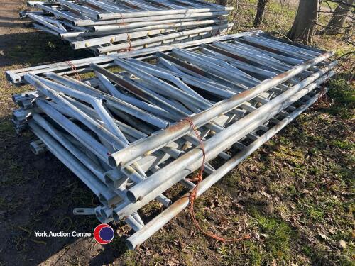 10 x self locking feed barriers