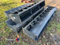 4 x pig feeders - 3