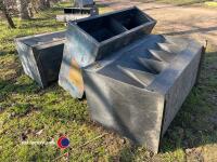 3 x pig feeders - 3