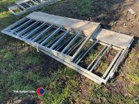 IAE 2.2m x 1.6m sheep hay feeders - 3