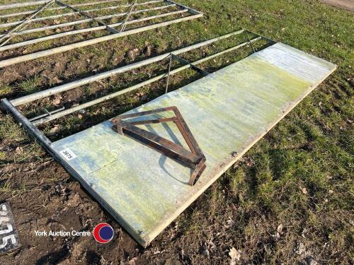 Part sheeted metal gate