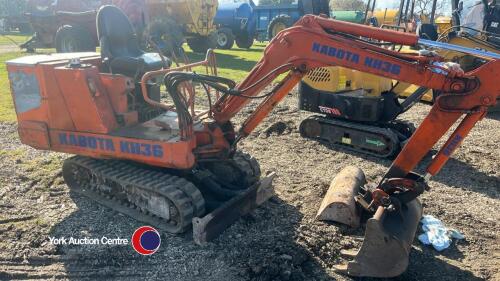 Kubota KH 36 mini digger, 3 buckets, working order, key in office