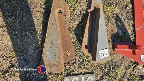 Farmhand loader brackets
