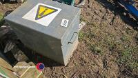 Metal tool box
