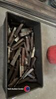 Quantity of lathe tooling (med)