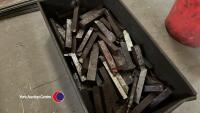 Quantity of lathe tooling (med) - 2