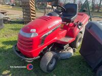 Honda 2417 ride on mower, electric tipping collector, runs drives and mows - 2