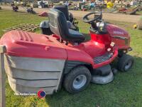 Honda 2417 ride on mower, electric tipping collector, runs drives and mows - 4