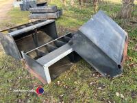 3 x pig feeders - 3